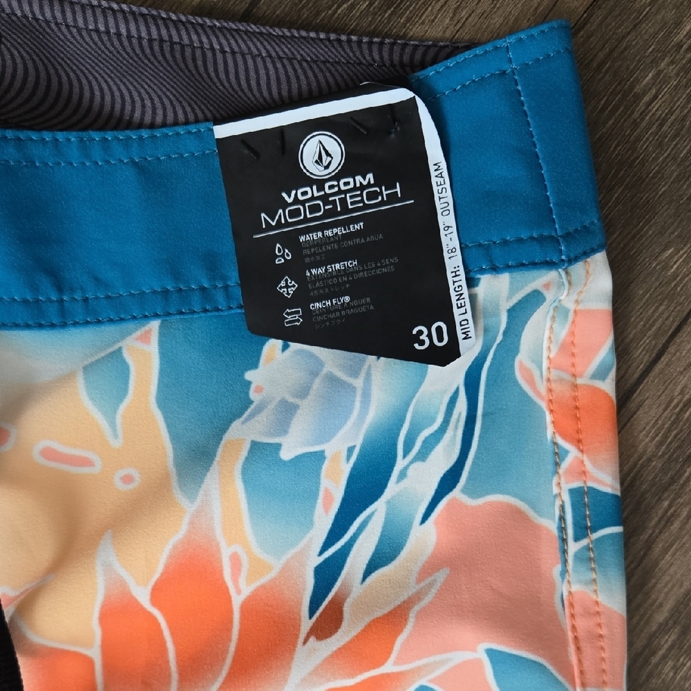 Volcom Mod Tech Size 30 4 way Stretch Coral Floral Swim Trunks NWT - Picture 2 of 6